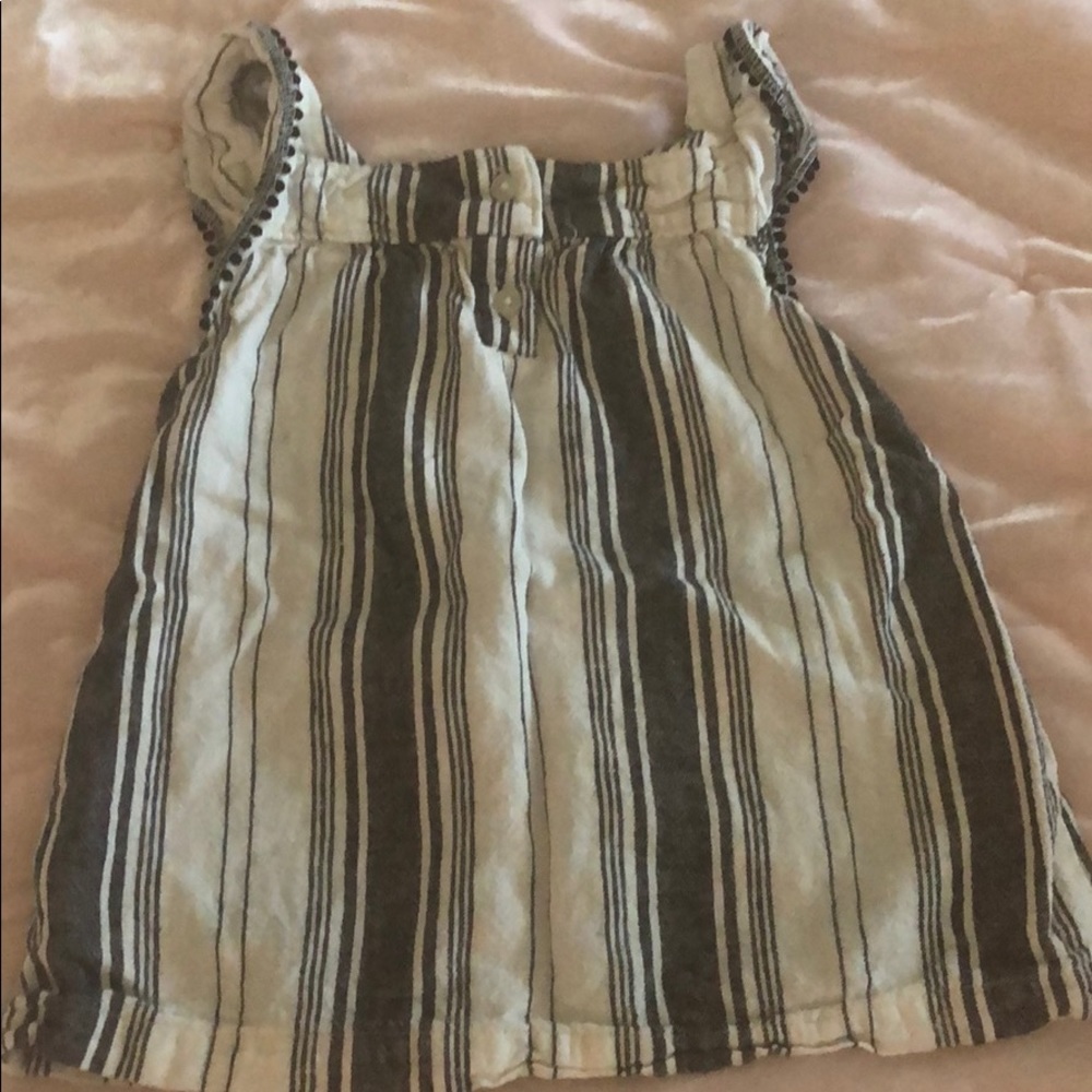 Carter’s two piece set. Blouse and shorts. Size 3T - Picture 5 of 7